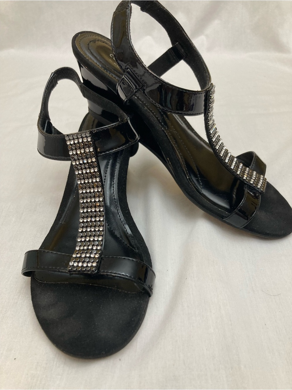 Comfort Plus by Predictions  Black Patent Leather Strap Rhinestone Sandals 7.5W